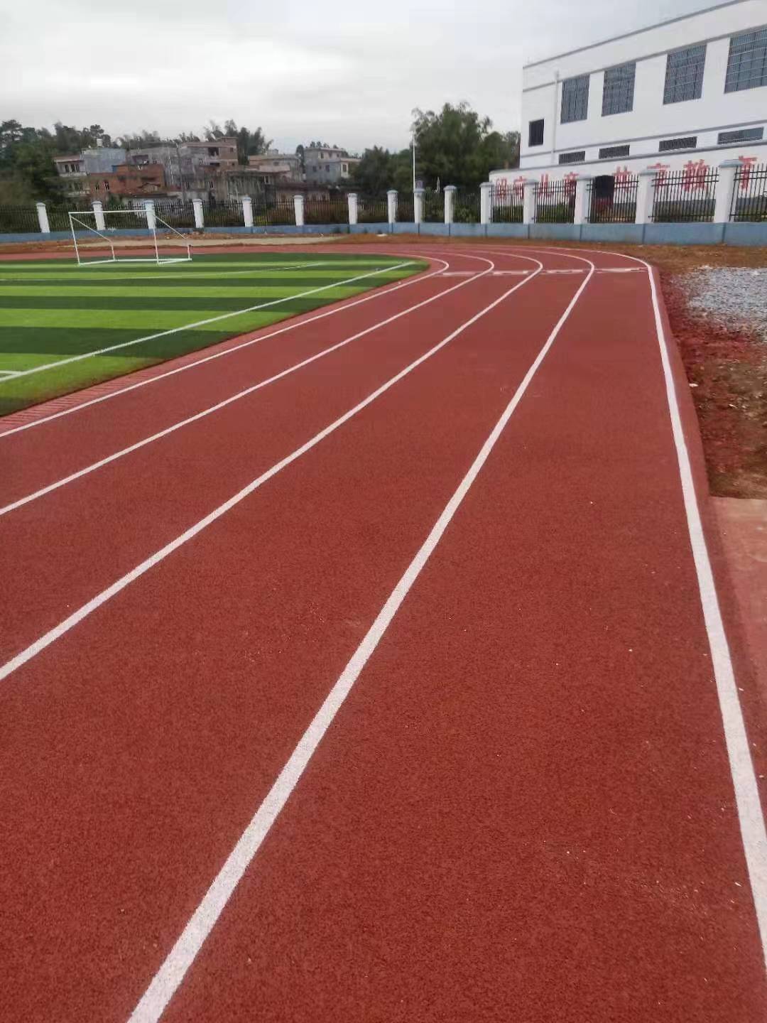 廣西欽州古秀小學(xué)透氣型塑膠跑道